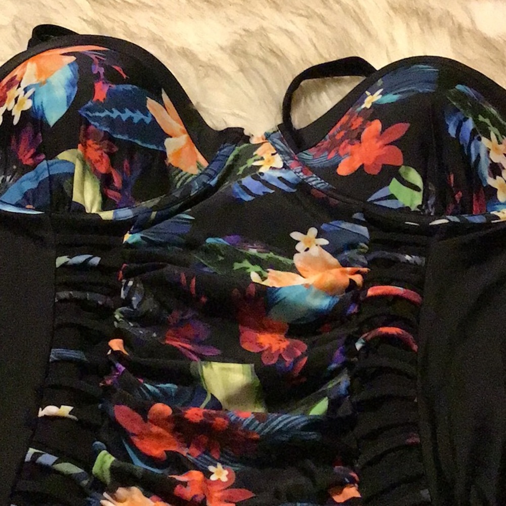 Beautiful One piece Swimsuit 2X NWT - Picture 3 of 8